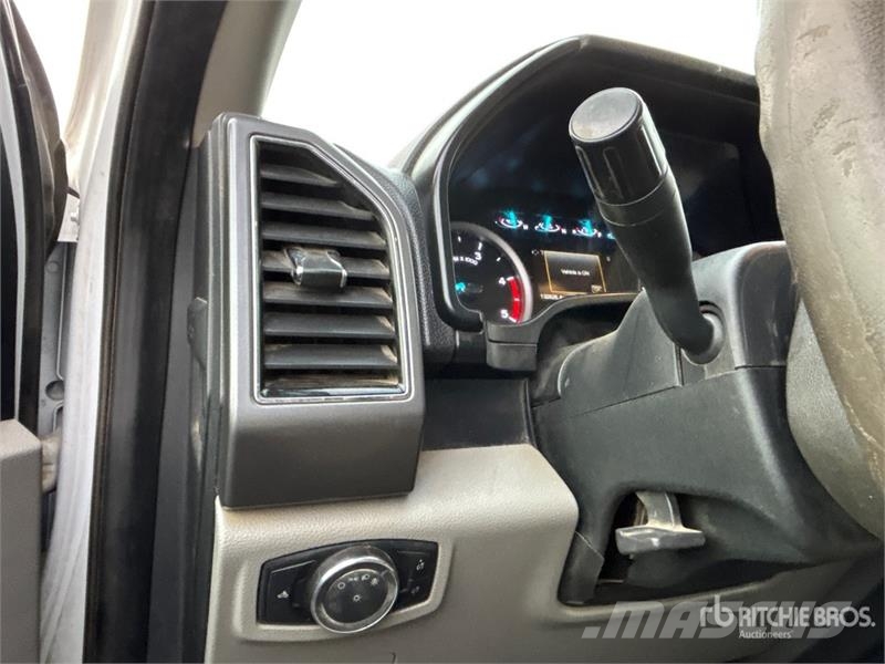Ford F-550 XLT 4x4 Crew Cab Flatbed Truck Kamioni sa otvorenim sandukom