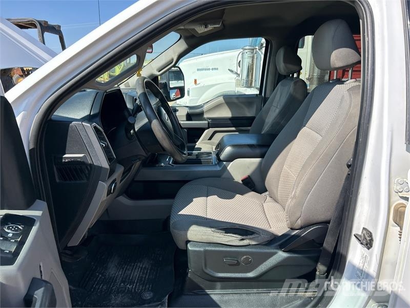 Ford F-550 XLT 4x4 Crew Cab Flatbed Truck 플랫베드/드롭사이드 트럭
