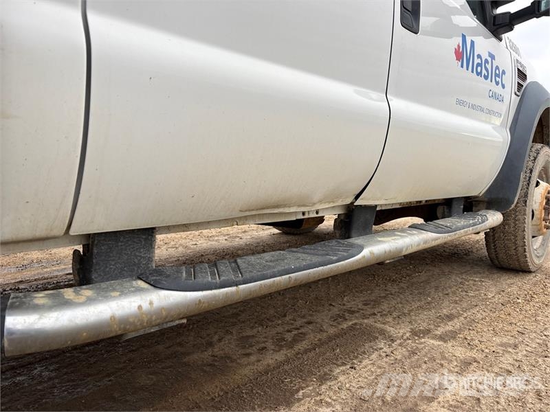 Ford F-550 XLT 4x4 Crew Cab Flatbed Truck (Inoperable) Camiões estrado/caixa aberta