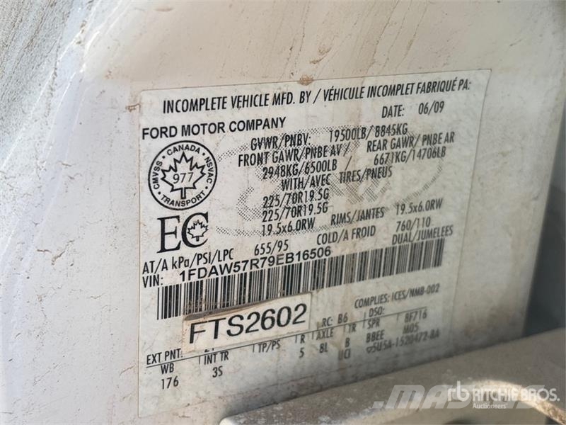 Ford F-550 XLT 4x4 Crew Cab Flatbed Truck (Inoperable) Flatbed kamyonlar