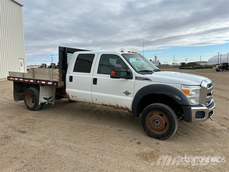 Ford F-550 XLT 4x4 Crew Cab Flatbed Truck Lava-kuorma-autot
