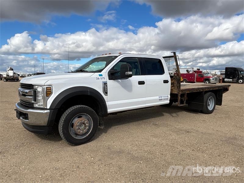 Ford F-550 XLT 4x4 Crew Cab Flatbed Truck Lava-kuorma-autot