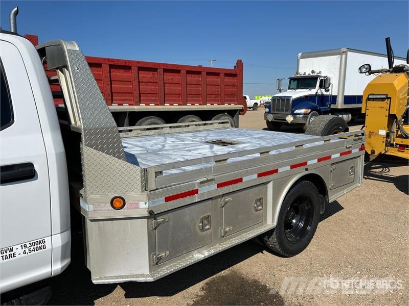 Ford F-550 XLT 4x4 Crew Cab Flatbed Truck 플랫베드/드롭사이드 트럭