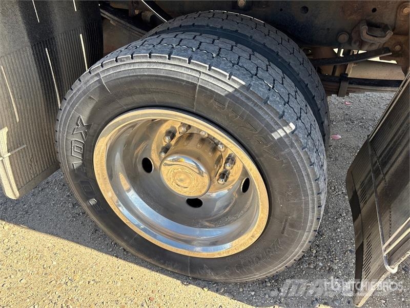 Ford F-550 XLT 4x4 Crew Cab Flatbed Truck Lastbil med lad/Flatbed