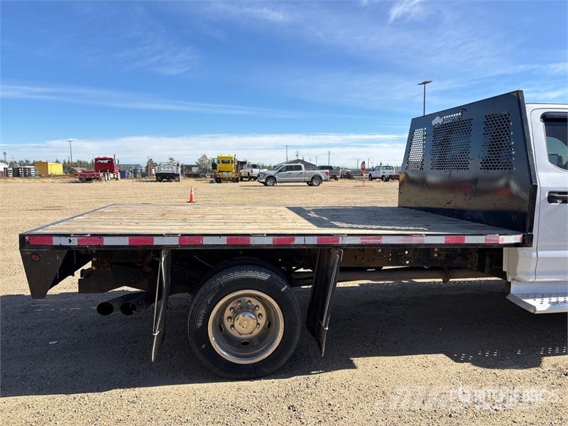 Ford F-550 XLT 4x4 Crew Cab Flatbed Truck Lastbil med lad/Flatbed