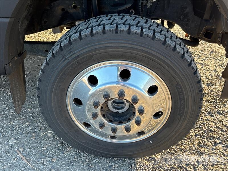 Ford F-550 XLT 4x4 Crew Cab Service Truck Camions et véhicules municipaux