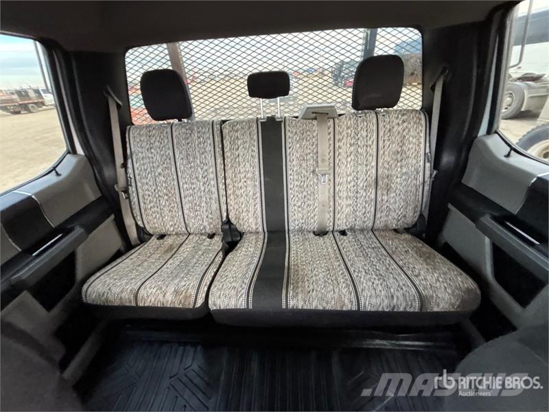 Ford F-550 XLT 4x4 Crew Cab Flatbed Truck Flatbed kamyonlar