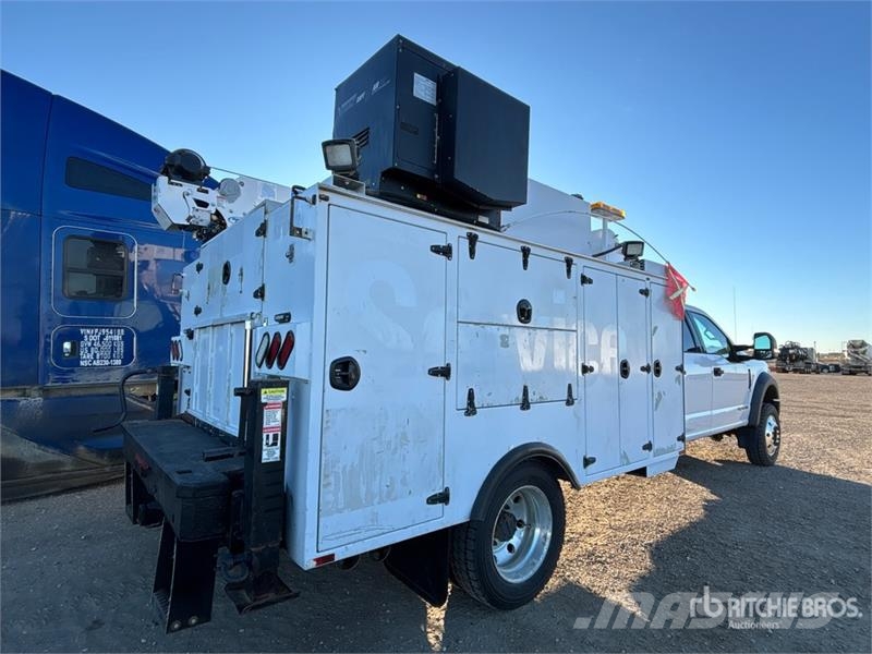 Ford F-550 XLT 4x4 Crew Cab Service Truck Camions et véhicules municipaux