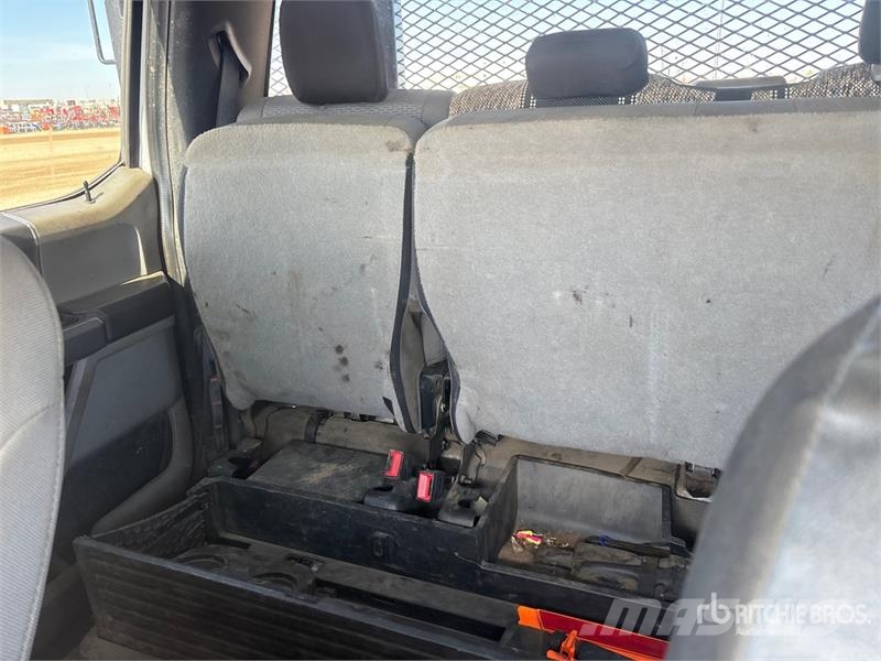 Ford F-550 XLT 4x4 Crew Cab Flatbed Truck Lastbil med lad/Flatbed