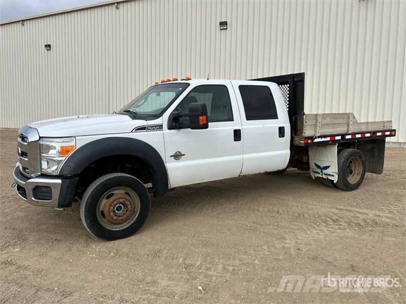 Ford F-550 XLT 4x4 Crew Cab Flatbed Truck Lava-kuorma-autot