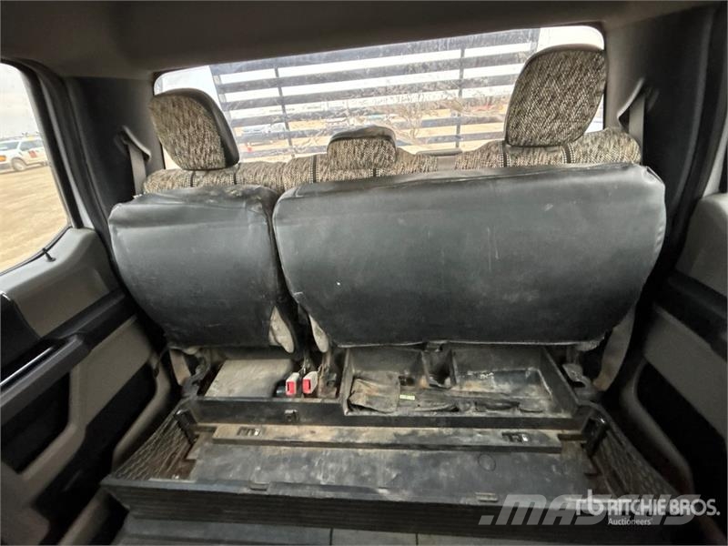 Ford F-550 XLT 4x4 Crew Cab Flatbed Truck Kamioni sa otvorenim sandukom