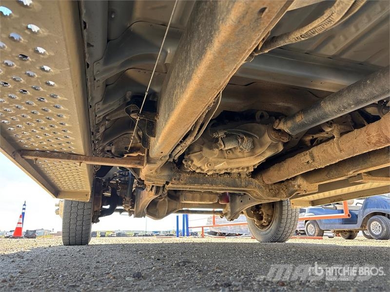 Ford F-550 XLT 4x4 Crew Cab Flatbed Truck Lastbil med lad/Flatbed