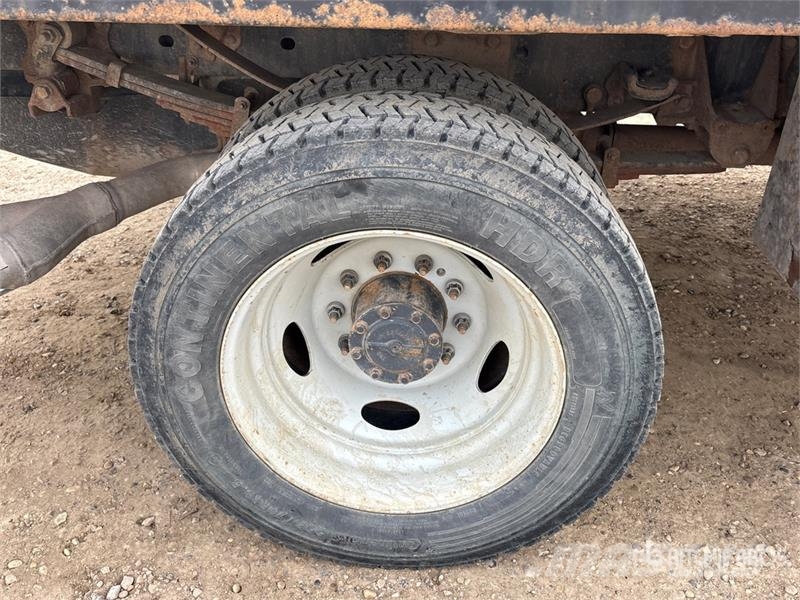 Ford F-550 XLT 4x4 Crew Cab Flatbed Truck Kamioni sa otvorenim sandukom