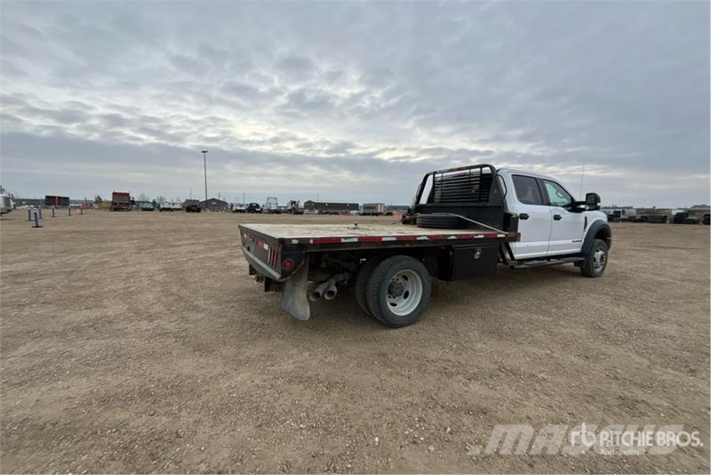 Ford F-550 XLT 4x4 Crew Cab Flatbed Truck Kamioni sa otvorenim sandukom
