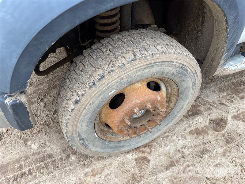 Ford F-550 XLT 4x4 Crew Cab Flatbed Truck (Inoperable) Camiões estrado/caixa aberta