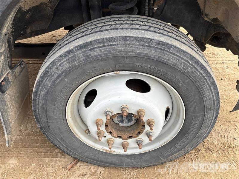 Ford F-550 XLT 4x4 Crew Cab Flatbed Truck Kamioni sa otvorenim sandukom