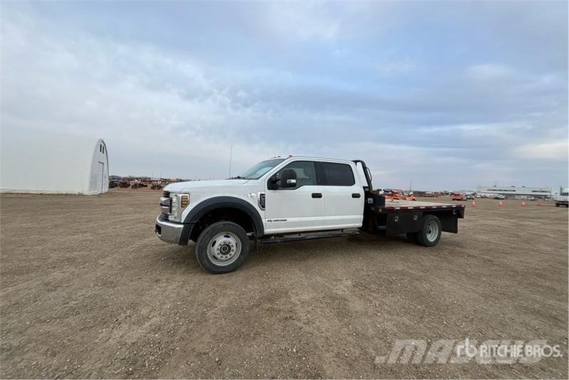 Ford F-550 XLT 4x4 Crew Cab Flatbed Truck Kamioni sa otvorenim sandukom