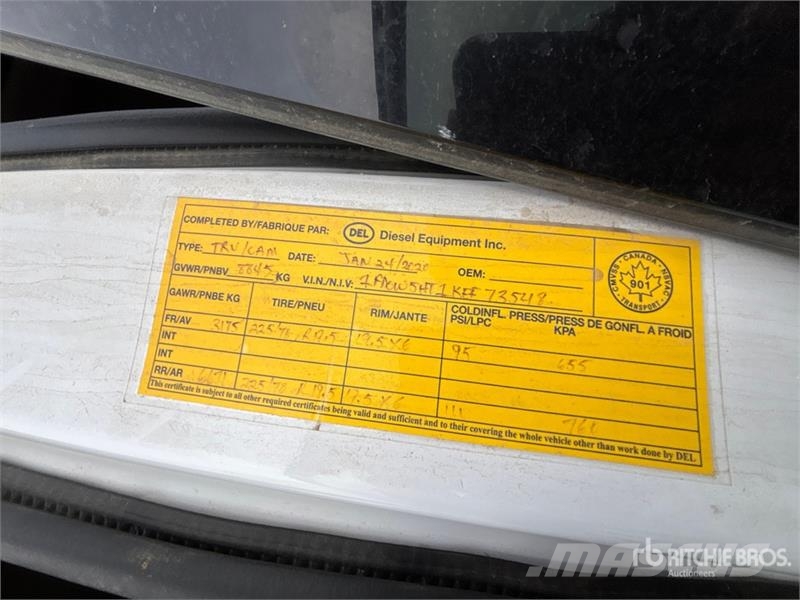 Ford F-550 XLT 4x4 Crew Cab Flatbed Truck Kamioni sa otvorenim sandukom