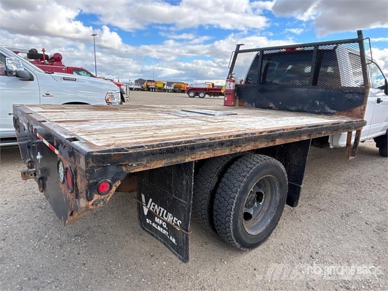 Ford F-550 XLT 4x4 Crew Cab Flatbed Truck Lava-kuorma-autot