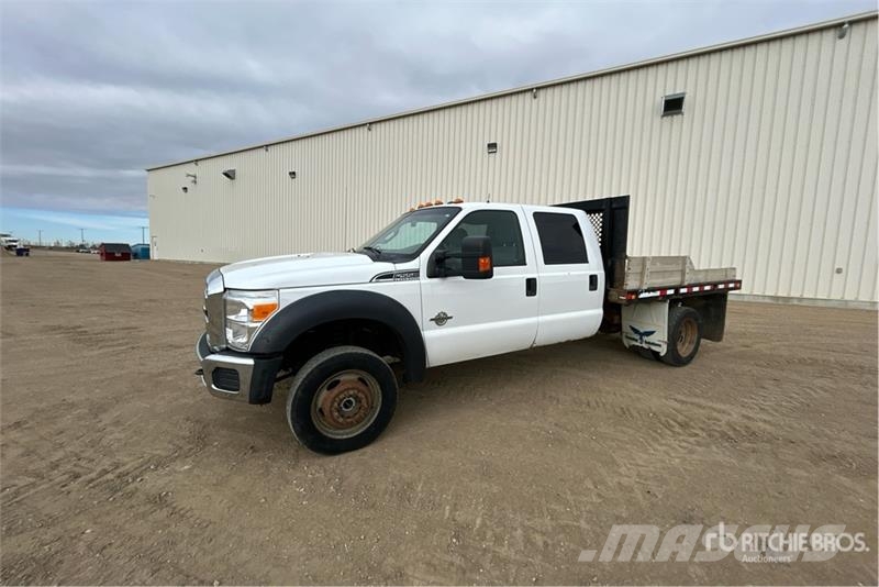 Ford F-550 XLT 4x4 Crew Cab Flatbed Truck Lava-kuorma-autot