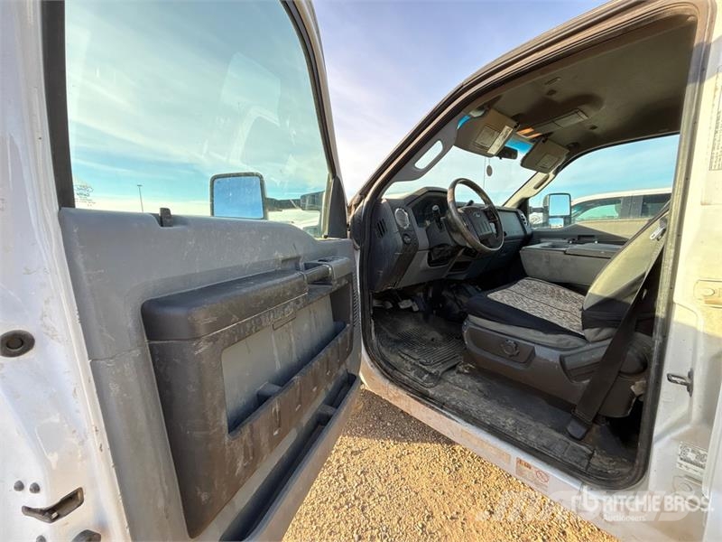 Ford F-550 XLT 4x4 Crew Cab Flatbed Truck Kamioni sa otvorenim sandukom