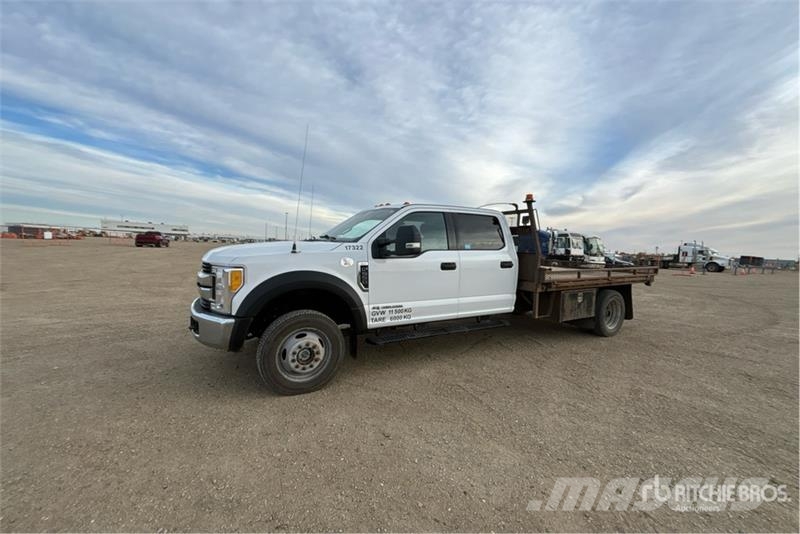 Ford F-550 XLT 4x4 Crew Cab Flatbed Truck Flatbed kamyonlar