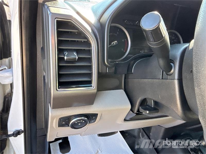 Ford F-550 XLT 4x4 Extended Cab Flatbed Truck شاحنات مسطحة/مفصلية الجوانب