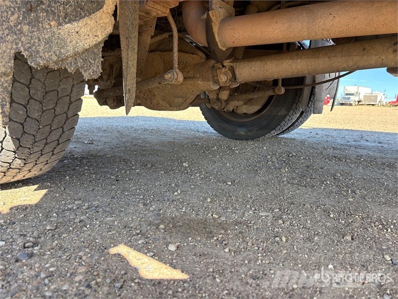 Ford F-550 XLT 4x4 Extended Cab Flatbed Truck شاحنات مسطحة/مفصلية الجوانب