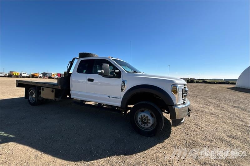 Ford F-550 XLT 4x4 Extended Cab Flatbed Truck شاحنات مسطحة/مفصلية الجوانب