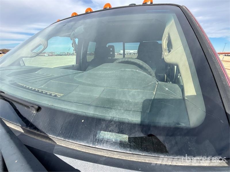Ford F-550 XLT 4x4 Extended Cab Cab and Chassis Kabine i unutrašnjost