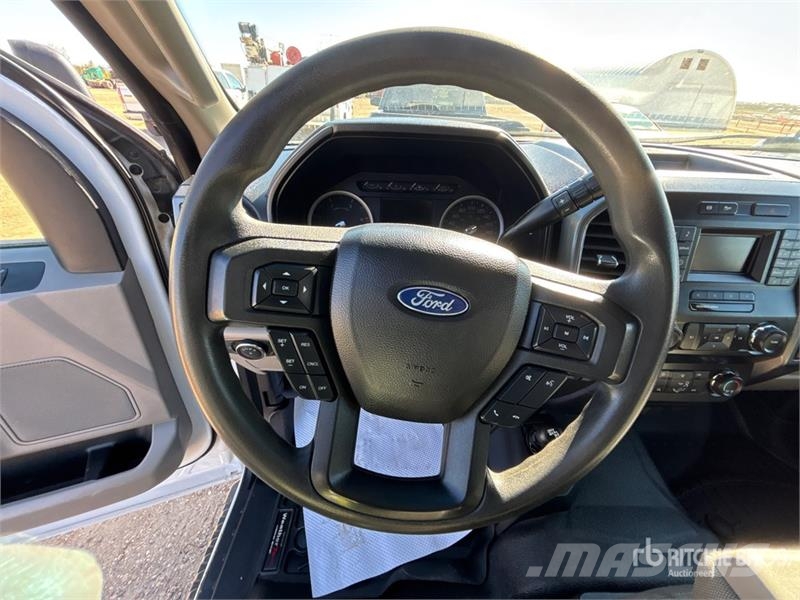 Ford F-550 XLT 4x4 Extended Cab Flatbed Truck شاحنات مسطحة/مفصلية الجوانب