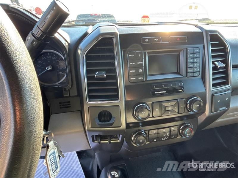 Ford F-550 XLT 4x4 Extended Cab Flatbed Truck شاحنات مسطحة/مفصلية الجوانب