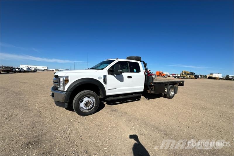 Ford F-550 XLT 4x4 Extended Cab Flatbed Truck شاحنات مسطحة/مفصلية الجوانب