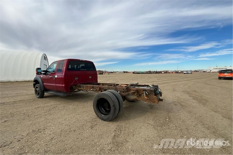 Ford F-550 XLT 4x4 Extended Cab Cab and Chassis Kabine i unutrašnjost