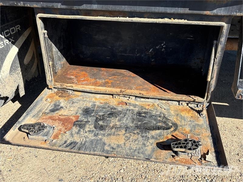 Ford F-550 XLT 4x4 Extended Cab Flatbed Truck شاحنات مسطحة/مفصلية الجوانب