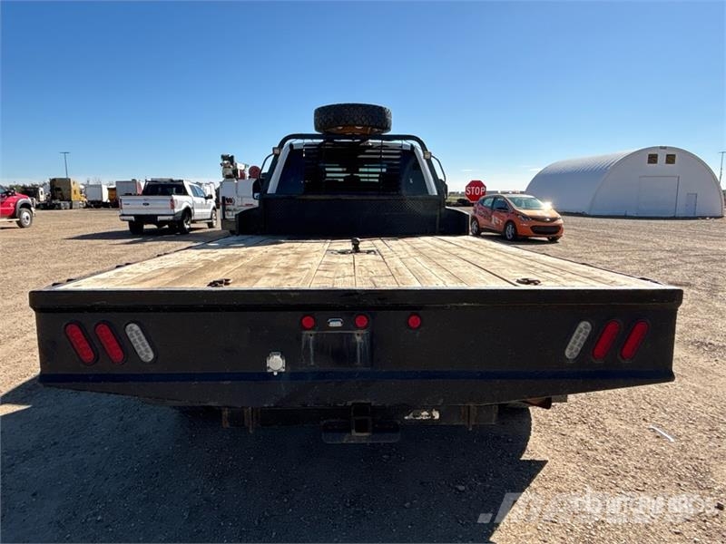 Ford F-550 XLT 4x4 Extended Cab Flatbed Truck شاحنات مسطحة/مفصلية الجوانب
