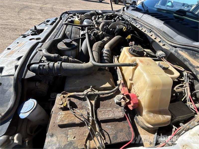Ford F-550 XLT 4x4 Extended Cab Flatbed Truck شاحنات مسطحة/مفصلية الجوانب