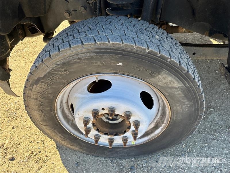 Ford F-550 XLT 4x4 Extended Cab Flatbed Truck شاحنات مسطحة/مفصلية الجوانب