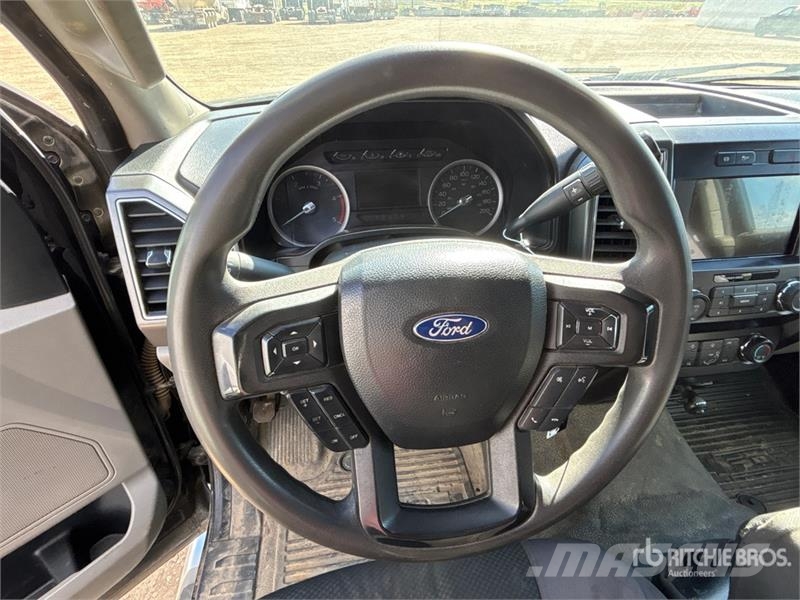 Ford F-550 XLT 4x4 Extended Cab Service Truck Komunalna vozila