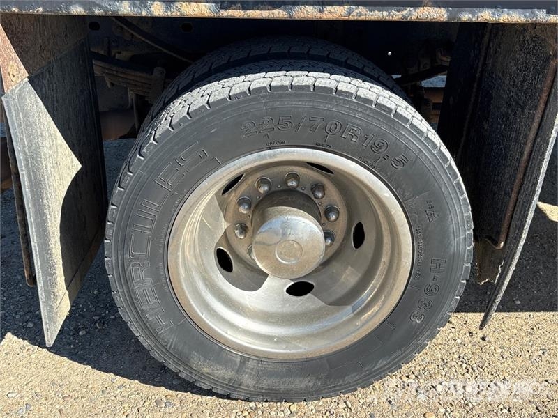 Ford F-550 XLT 4x4 Extended Cab Flatbed Truck شاحنات مسطحة/مفصلية الجوانب