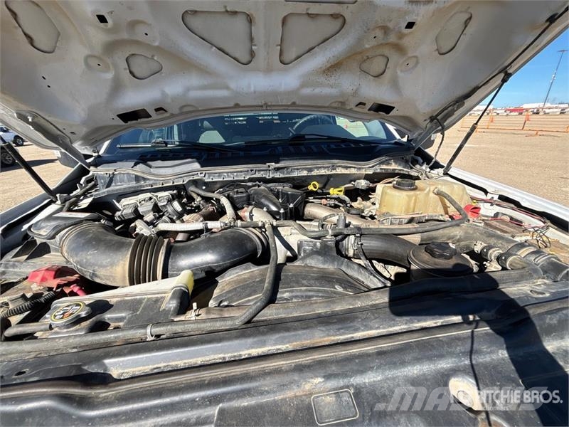 Ford F-550 XLT 4x4 Extended Cab Flatbed Truck شاحنات مسطحة/مفصلية الجوانب