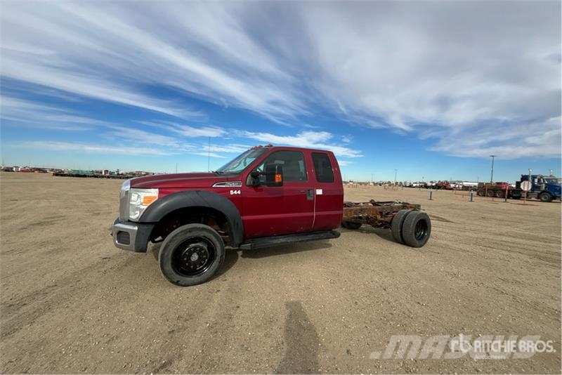 Ford F-550 XLT 4x4 Extended Cab Cab and Chassis Kabine i unutrašnjost