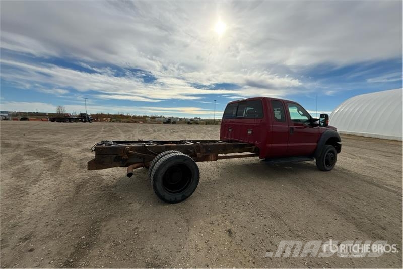 Ford F-550 XLT 4x4 Extended Cab Cab and Chassis Kabine i unutrašnjost
