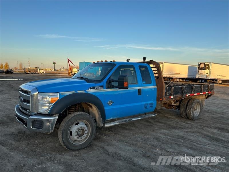 Ford F-550 XLT 4x4 Extended Cab Flatbed Truck Platte bakwagens