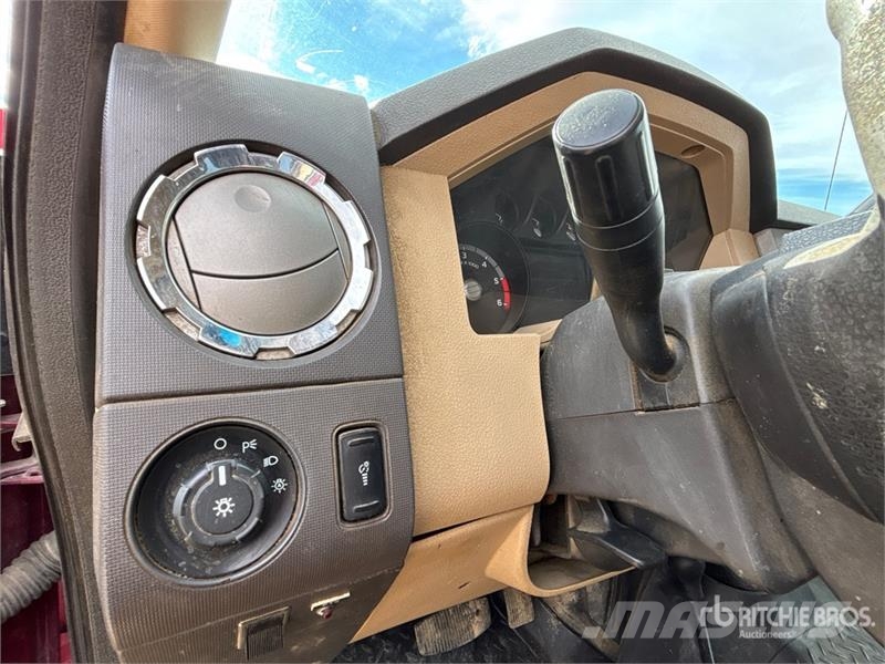 Ford F-550 XLT 4x4 Extended Cab Cab and Chassis Kabine i unutrašnjost