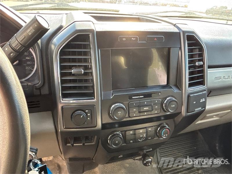Ford F-550 XLT 4x4 Extended Cab Service Truck Komunalna vozila