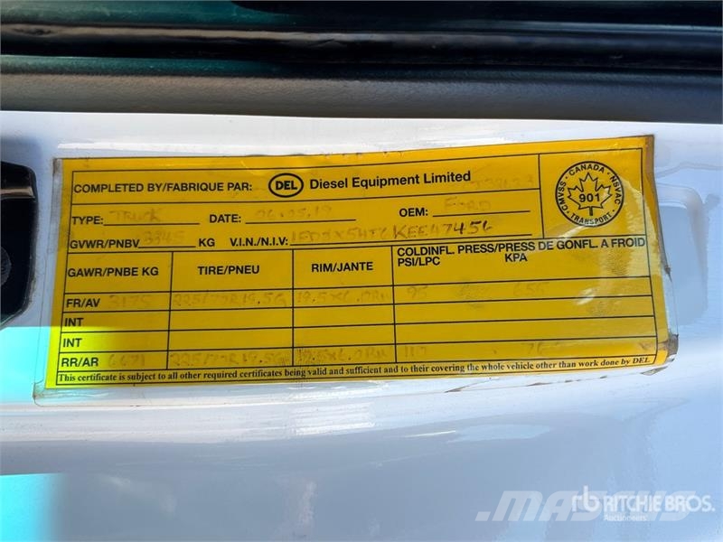 Ford F-550 XLT 4x4 Extended Cab Flatbed Truck شاحنات مسطحة/مفصلية الجوانب