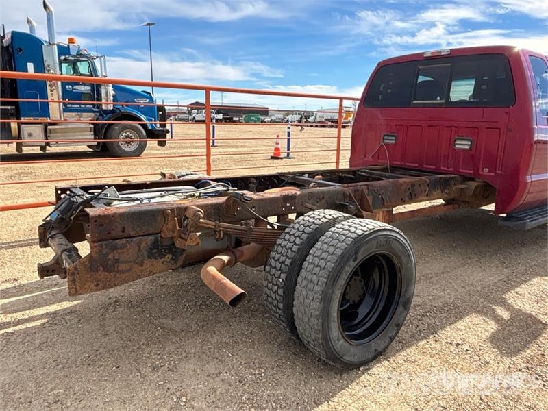 Ford F-550 XLT 4x4 Extended Cab Cab and Chassis Kabine i unutrašnjost