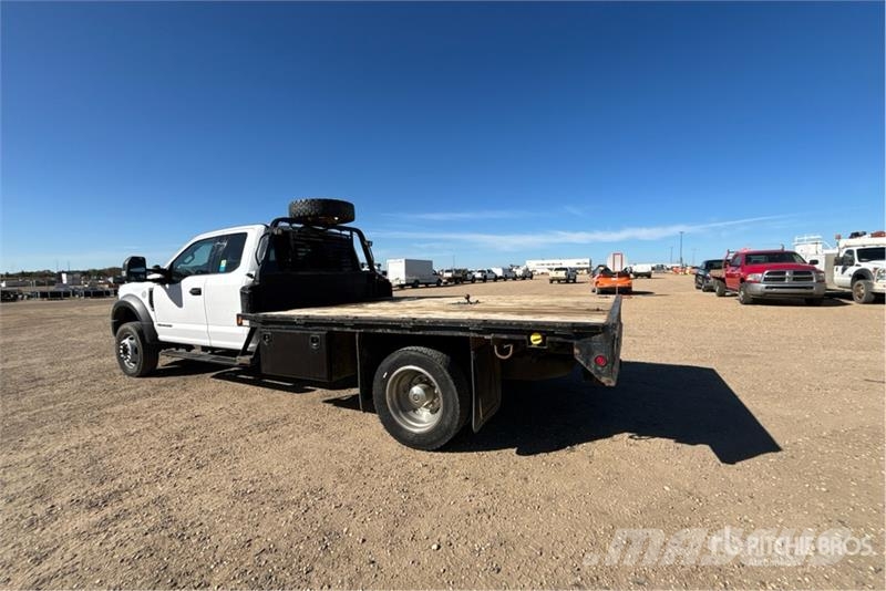 Ford F-550 XLT 4x4 Extended Cab Flatbed Truck شاحنات مسطحة/مفصلية الجوانب