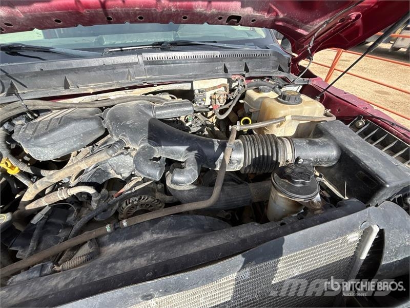 Ford F-550 XLT 4x4 Extended Cab Cab and Chassis Kabine i unutrašnjost